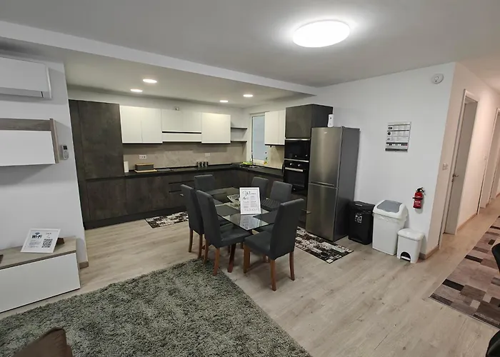 Modern 3-bedroom - Ideal For Families And Business - Near Airport