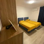 Modern 3-bedroom - Ideal For Families And Business - Near Airport *