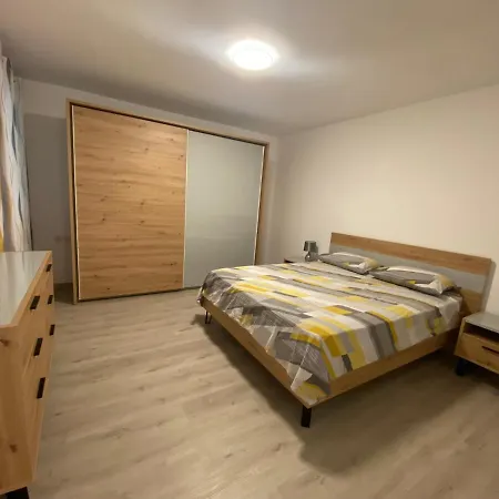 Modern With Large Outdoor Area - Sleeps 7, Close To Malta International Airport Apartment