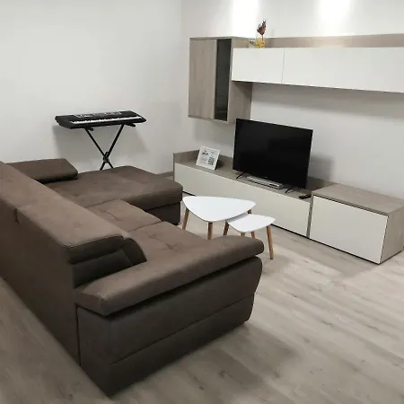 Apartment Modern With Large Outdoor Area - Sleeps 7, Close To Malta International Airport Luqa