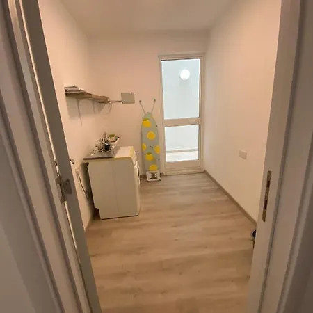 Modern With Large Outdoor Area - Sleeps 7, Close To Malta International Airport 루카