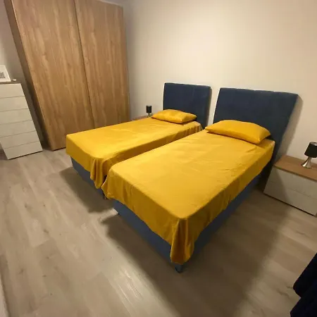 Modern With Large Outdoor Area - Sleeps 7, Close To Malta International Airport * 루카