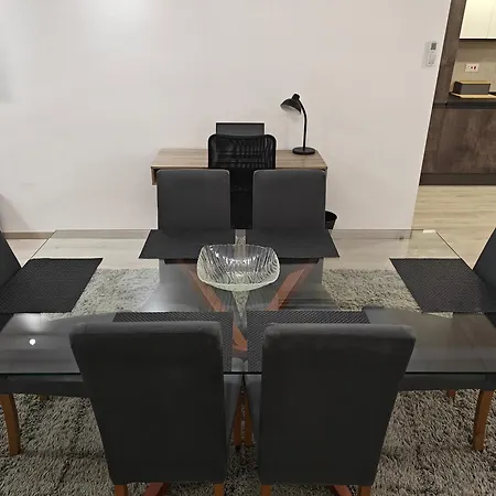 Apartment Modern With Large Outdoor Area - Sleeps 7, Close To Malta International Airport *
