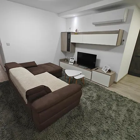아파트 Modern With Large Outdoor Area - Sleeps 7, Close To Malta International Airport