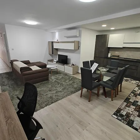 아파트 Modern With Large Outdoor Area - Sleeps 7, Close To Malta International Airport 루카