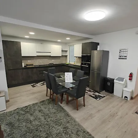 Modern 3-bedroom - Ideal For Families And Business - Near Airport