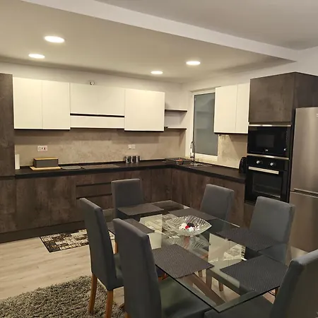 Modern 3-bedroom - Ideal For Families And Business - Near Airport Luqa