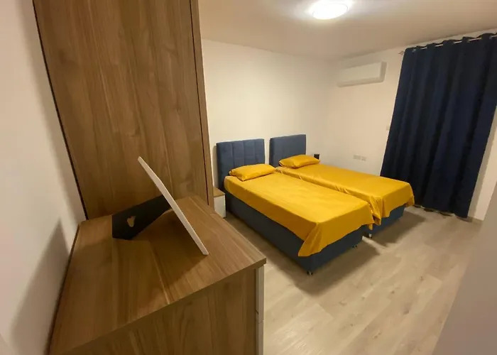 Modern 3-bedroom - Ideal For Families And Business - Near Airport *