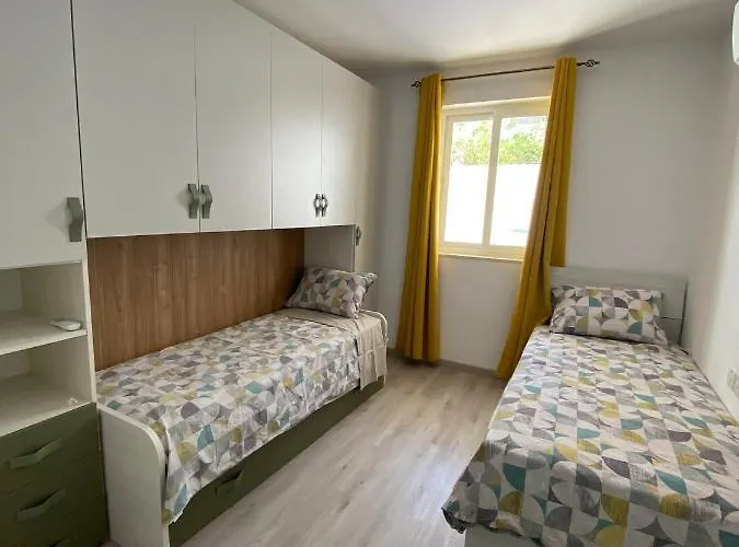 Modern 3-bedroom - Ideal For Families And Business - Near Airport Lejlighed