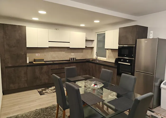 Modern 3-bedroom - Ideal For Families And Business - Near Airport Luqa
